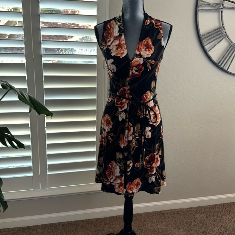 White House Black Market lined jersey knee length dress